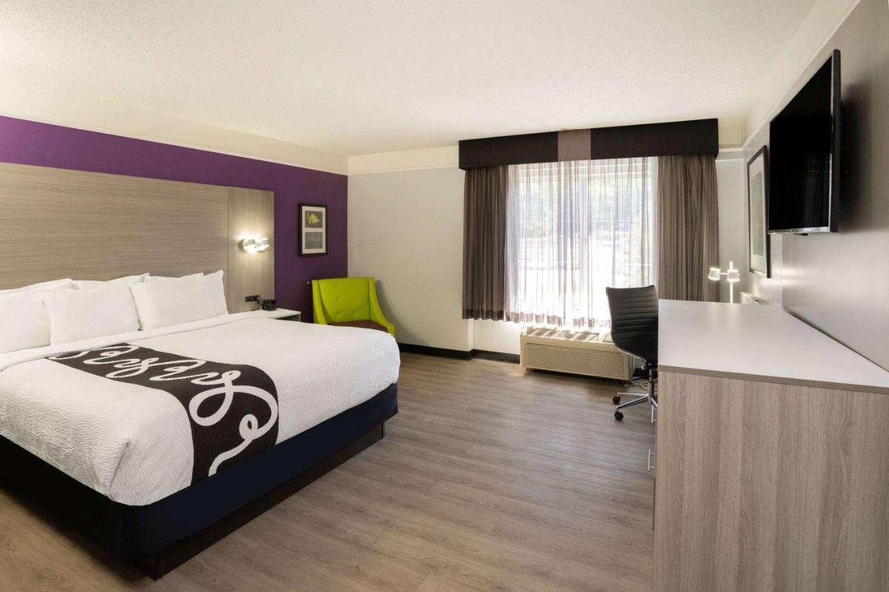 King Room - Mobility and Hearing Impaired Access/Non-Smoking