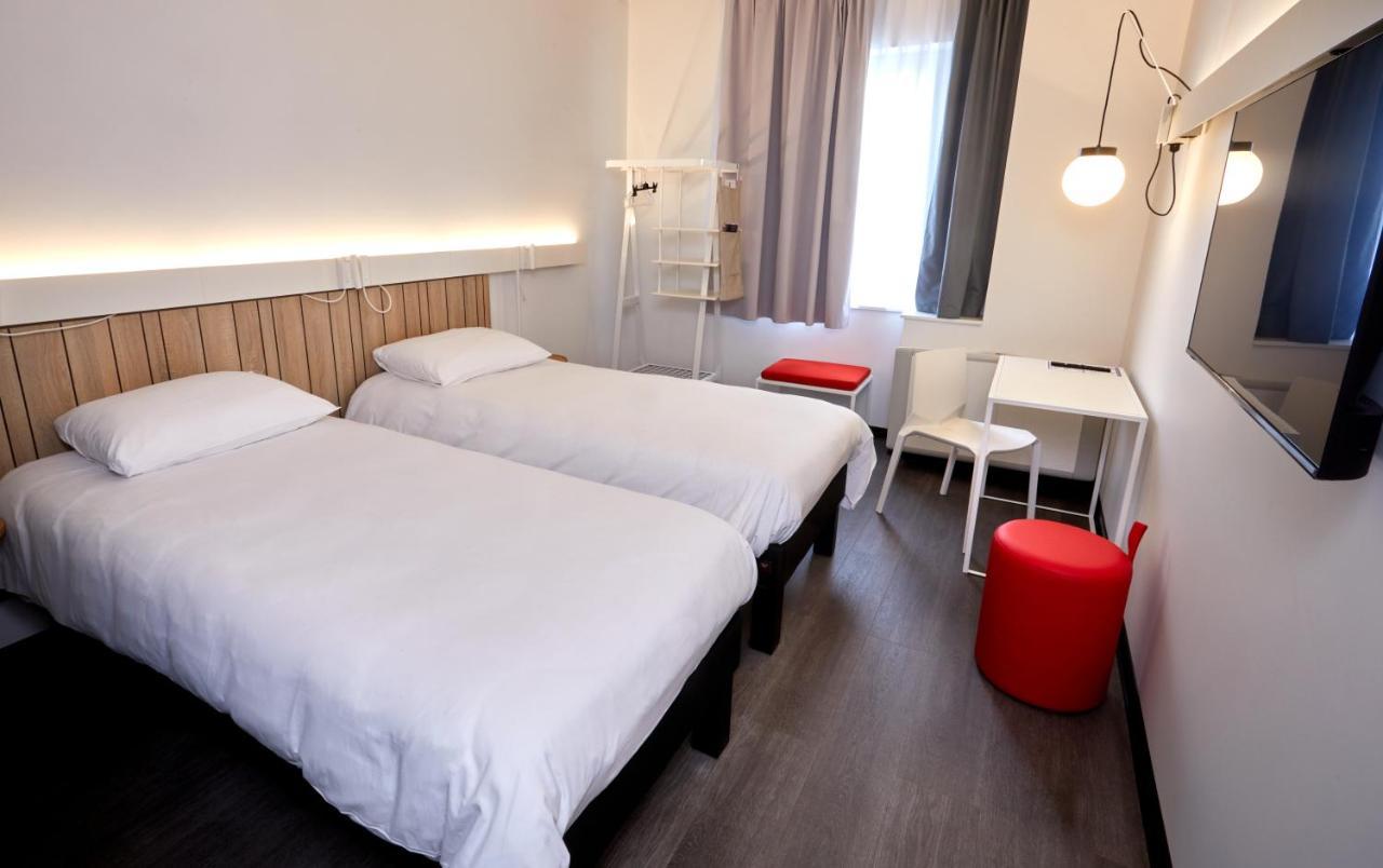 Chambre avec 2 Lits Simples - Côté Cour