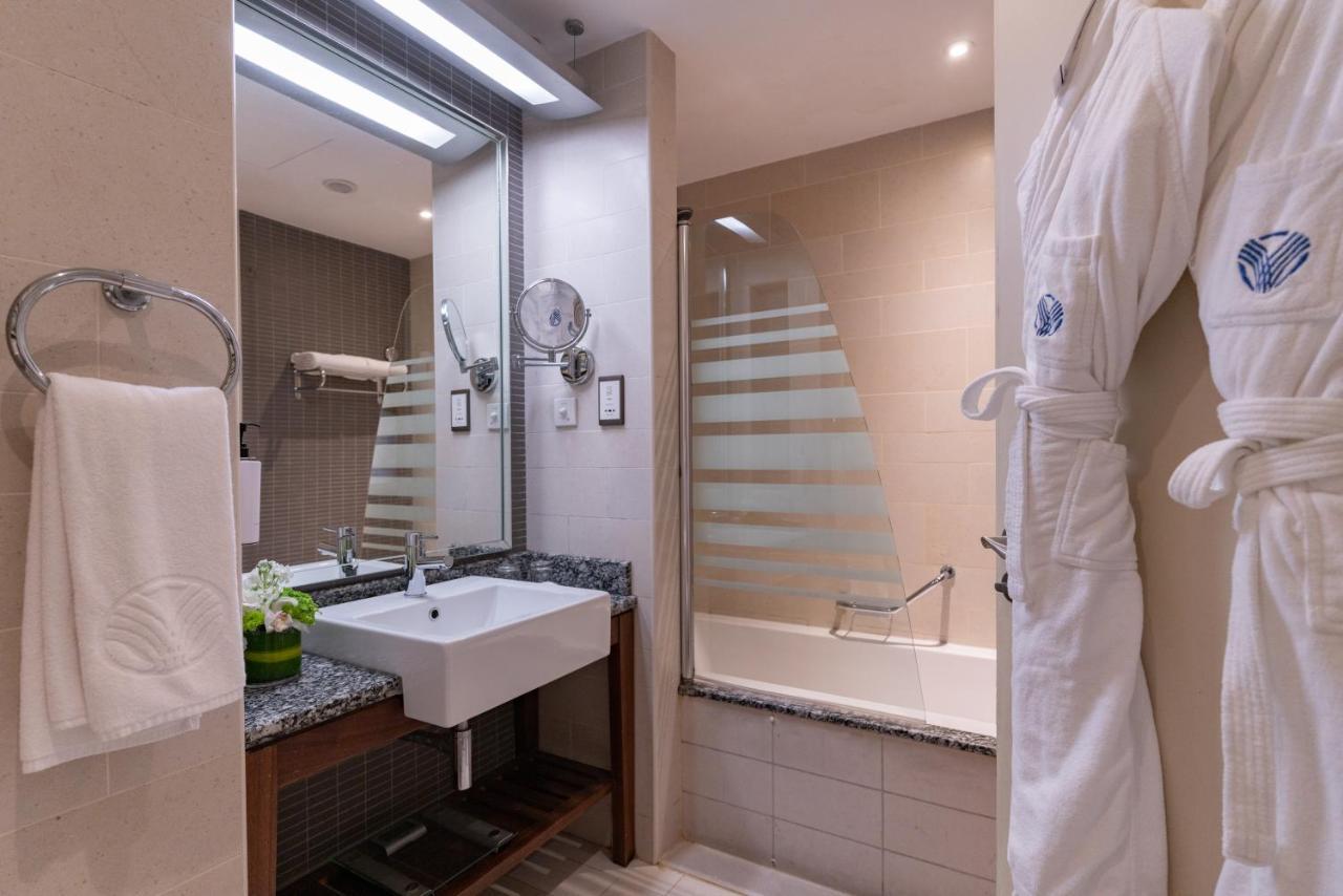 Kamer met Frontaal Uitzicht op Zee, Balkon en 2 Aparte Bedden