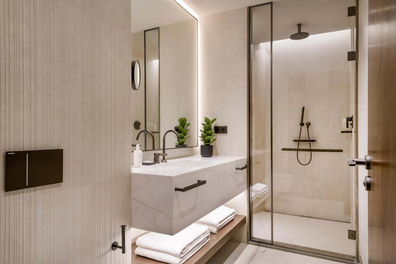 Deluxe Kamer met Kingsize Bed, Uitzicht op de Stad en Balkon