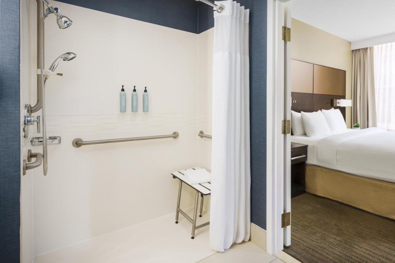 One-Bedroom Queen Suite