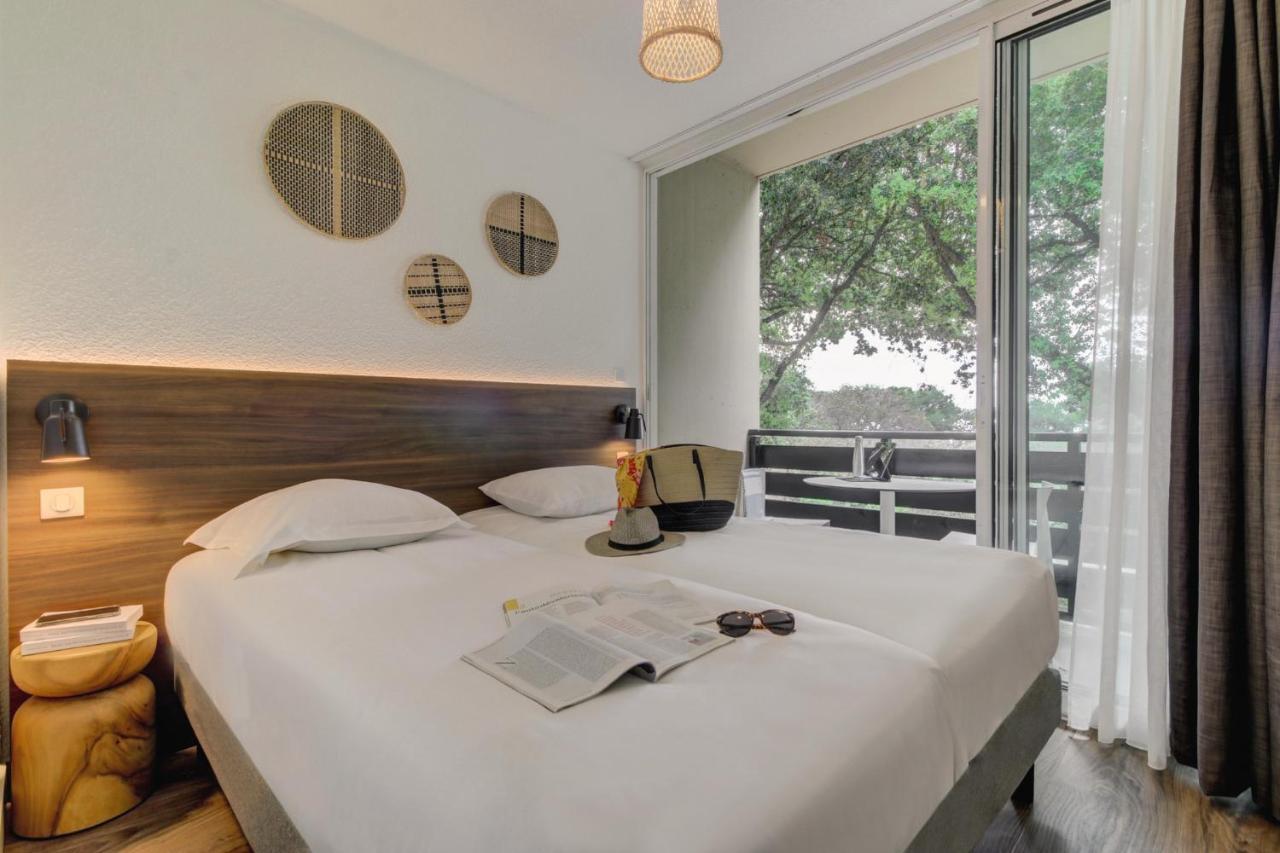 Two-Bedroom Apartment Balcony,1334106641:JPEG