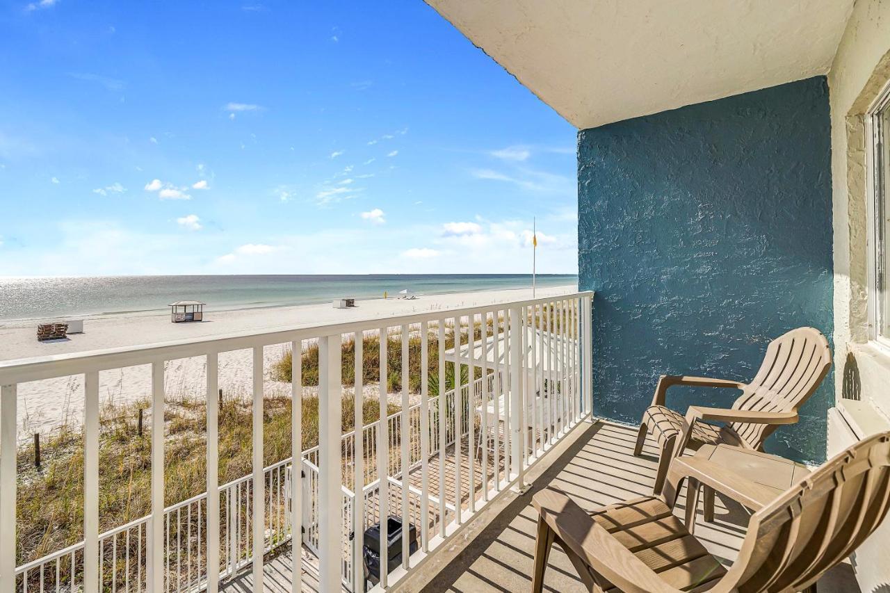 Beachfront Classic Room - Queen/Queen with Kitchen - Split Accommodations