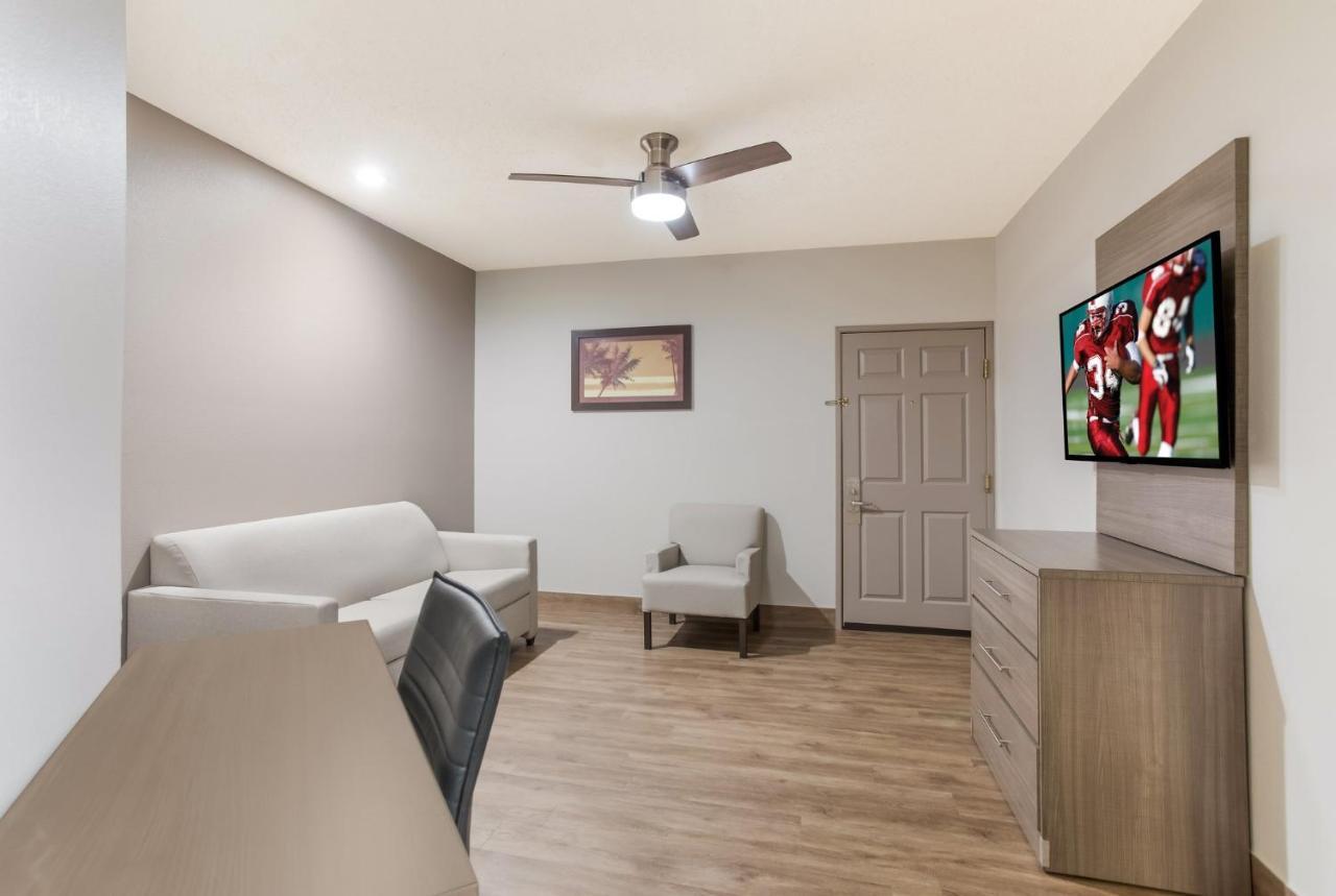 Two Room Suite with One King Bed Non-Smoking