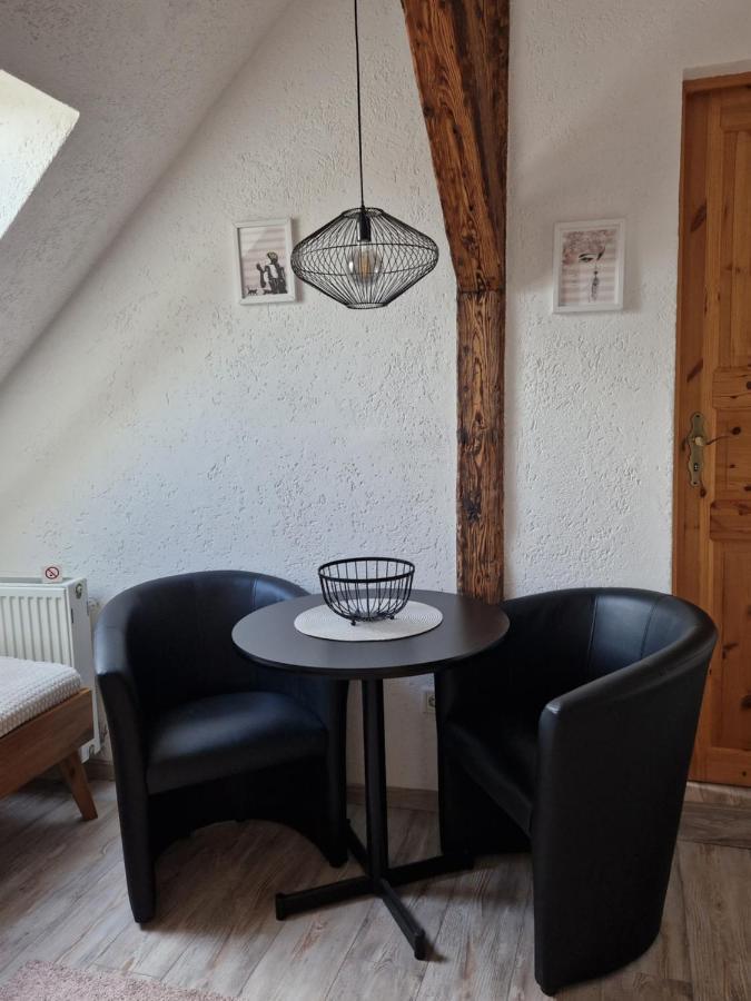 Zweibettzimmer mit Bad