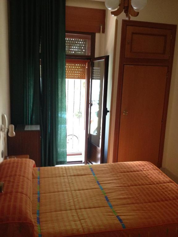 Single Room,22182414:JPEG