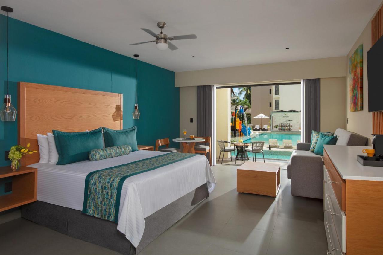 Preferred Club Jr Suite Swim Out Pool View King Bed,1316205271:JPEG