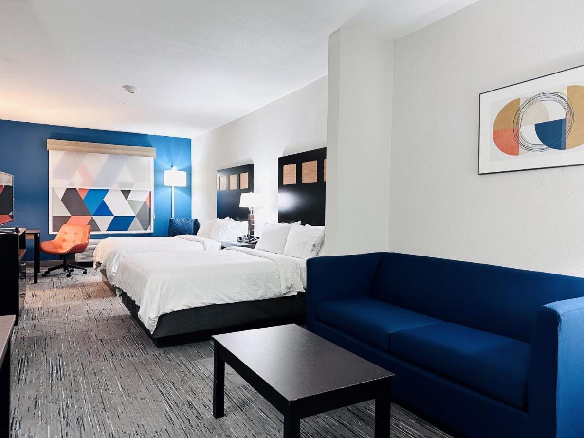 Queen Suite with Two Queen Beds and Sofa Bed