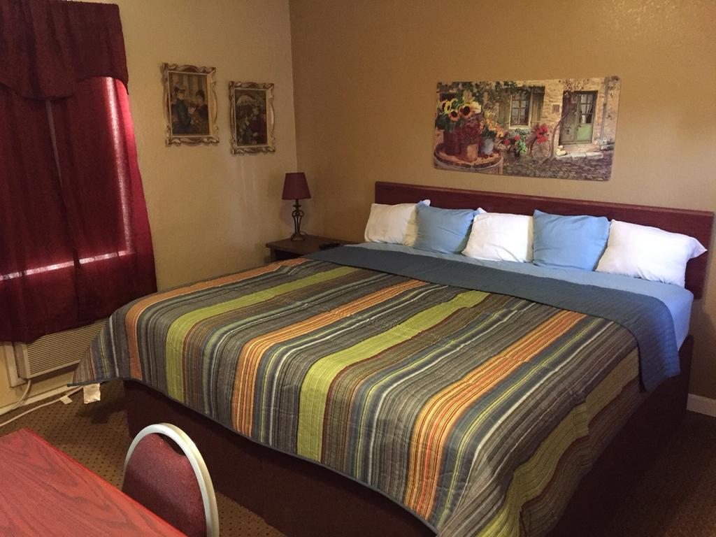 Standard Queen Room