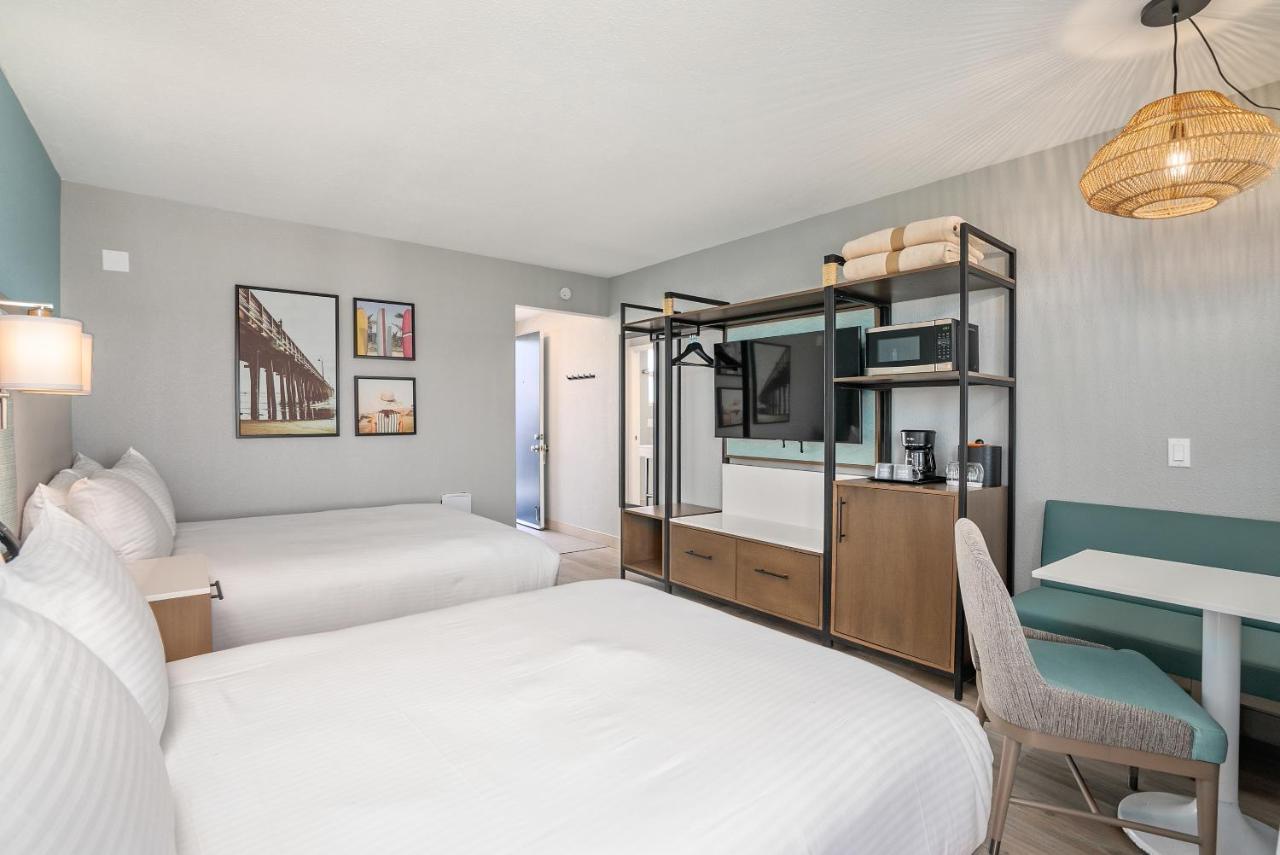 Beachfront Downstairs Room with 1 Queen Bed & 1 Double Bed