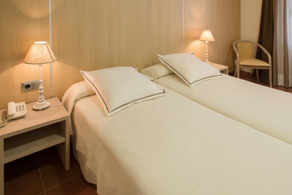 Chambre Quadruple avec Vue sur la Rue