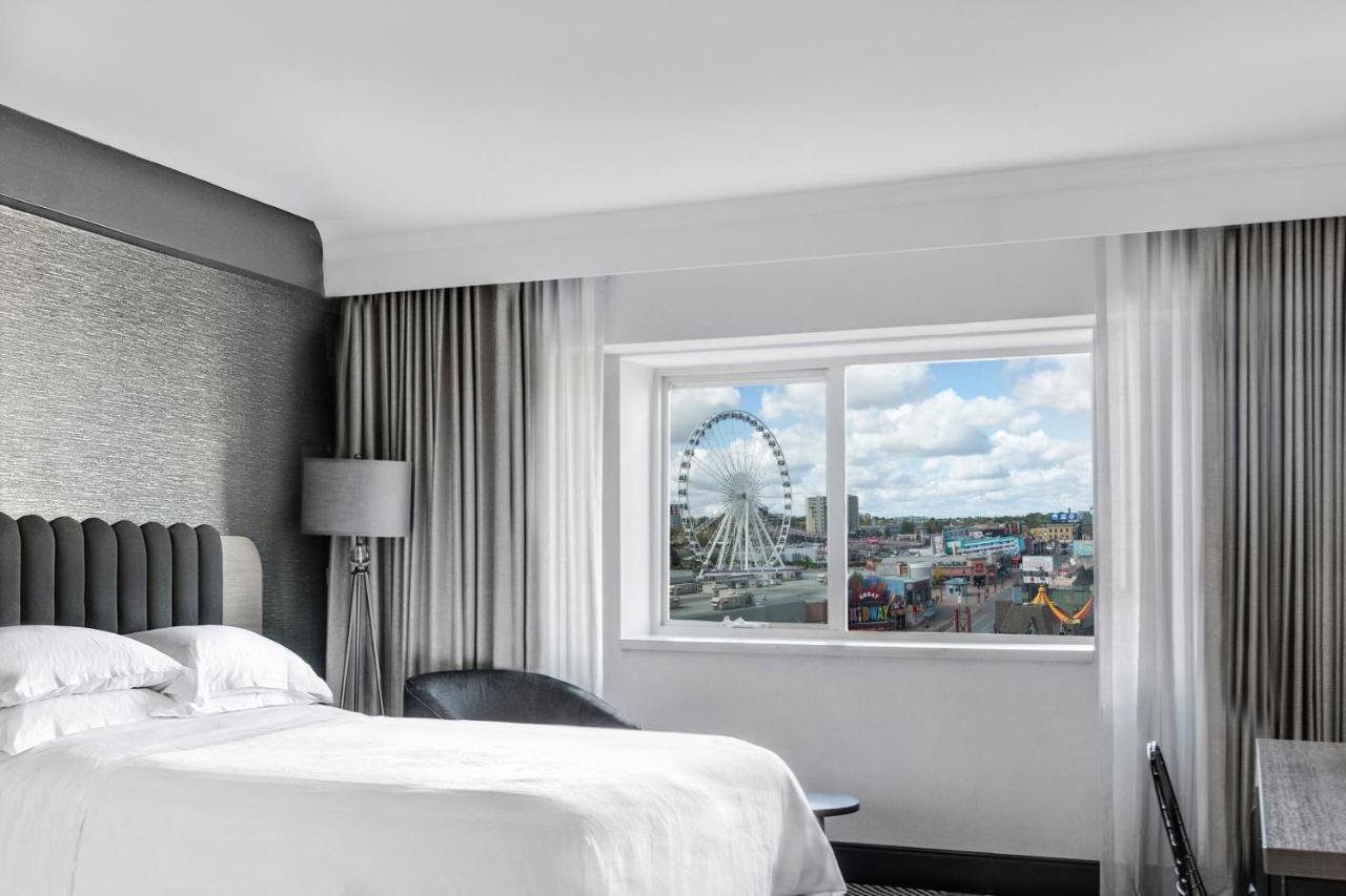 Kamer met Kingsize Bed en Uitzicht op de Stad