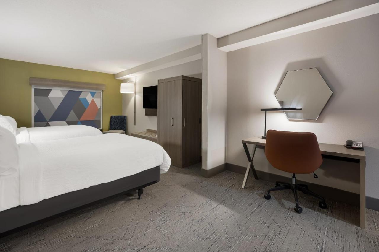 Standard Queen Room with Two Queen Beds