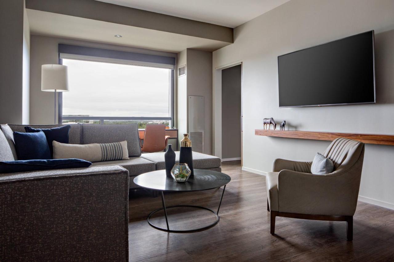 Junior Suite, M Club lounge access, 1 Bedroom Suite, 1 King,1642364326:JPEG
