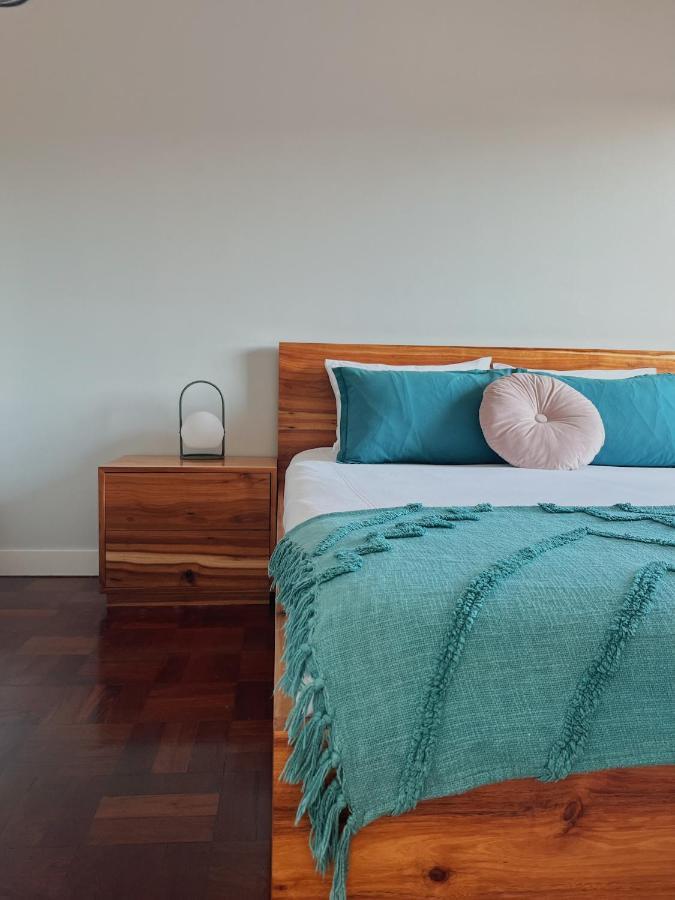 Kamer met Queensize Bed en Gedeelde Badkamer