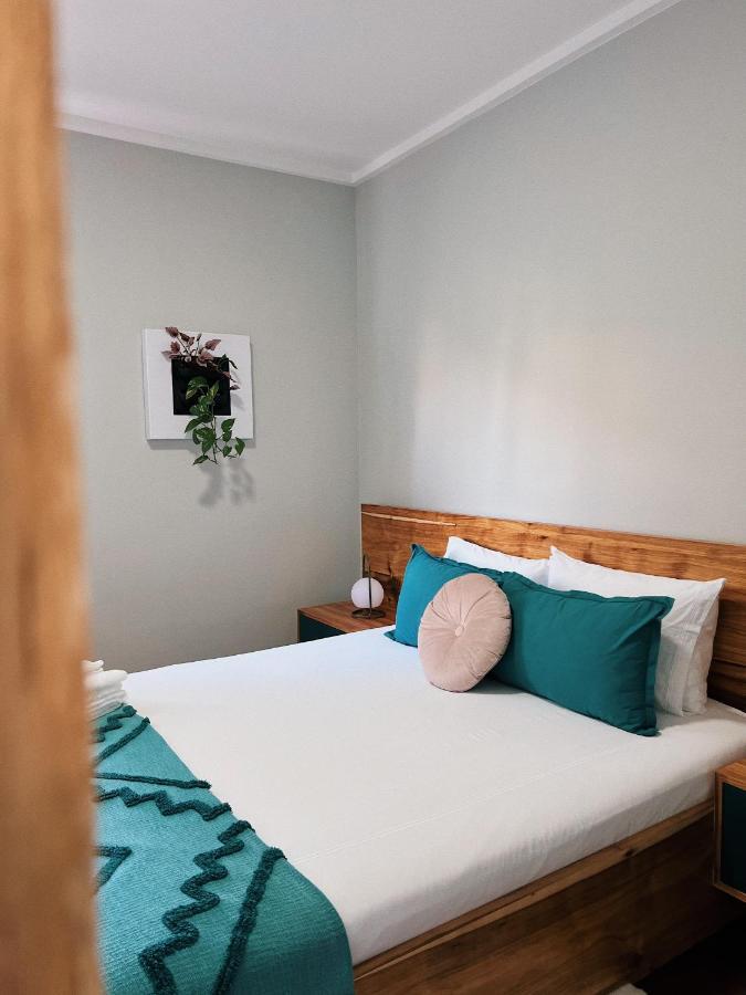 Kamer met Queensize Bed en Gedeelde Badkamer