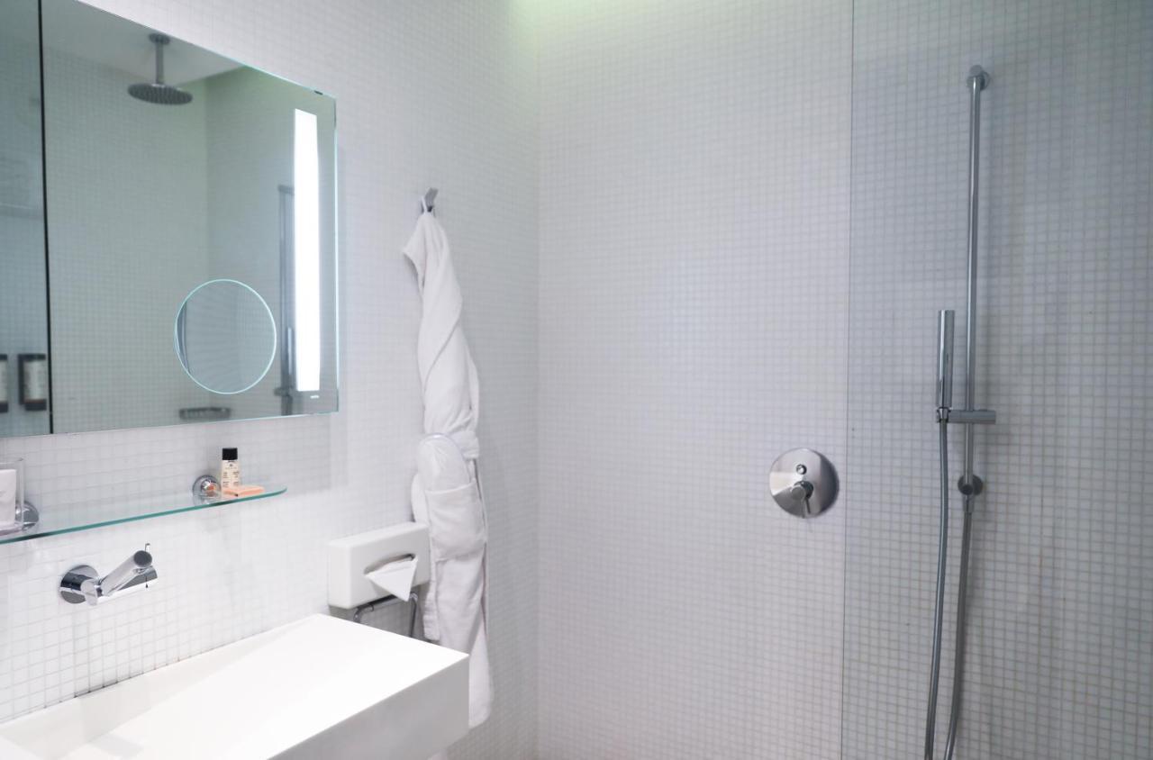 Privilege Zimmer mit 1 Queensize-Bett und Balkon