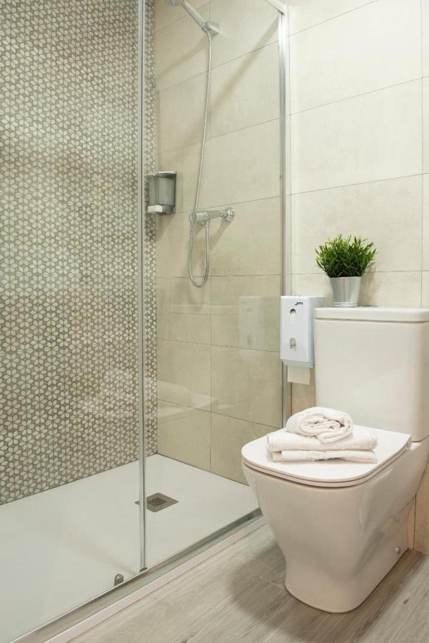 Twin Room Private Bathroom,1353167056:JPEG