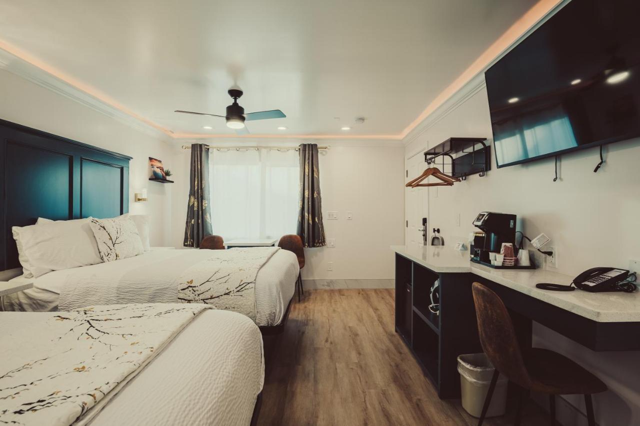 Two Queen Beds - Non-Smoking, No Pets
