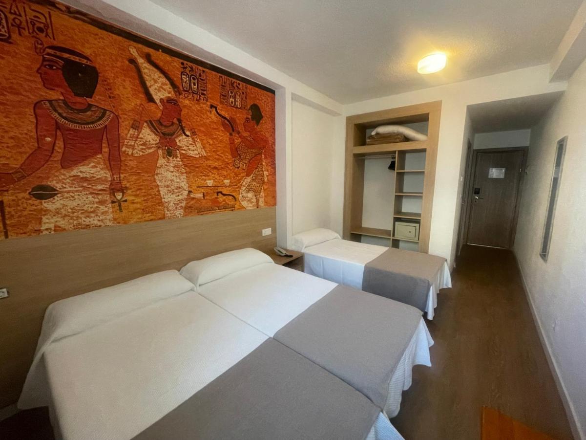 Habitación Triple con balcón (3 adultos)