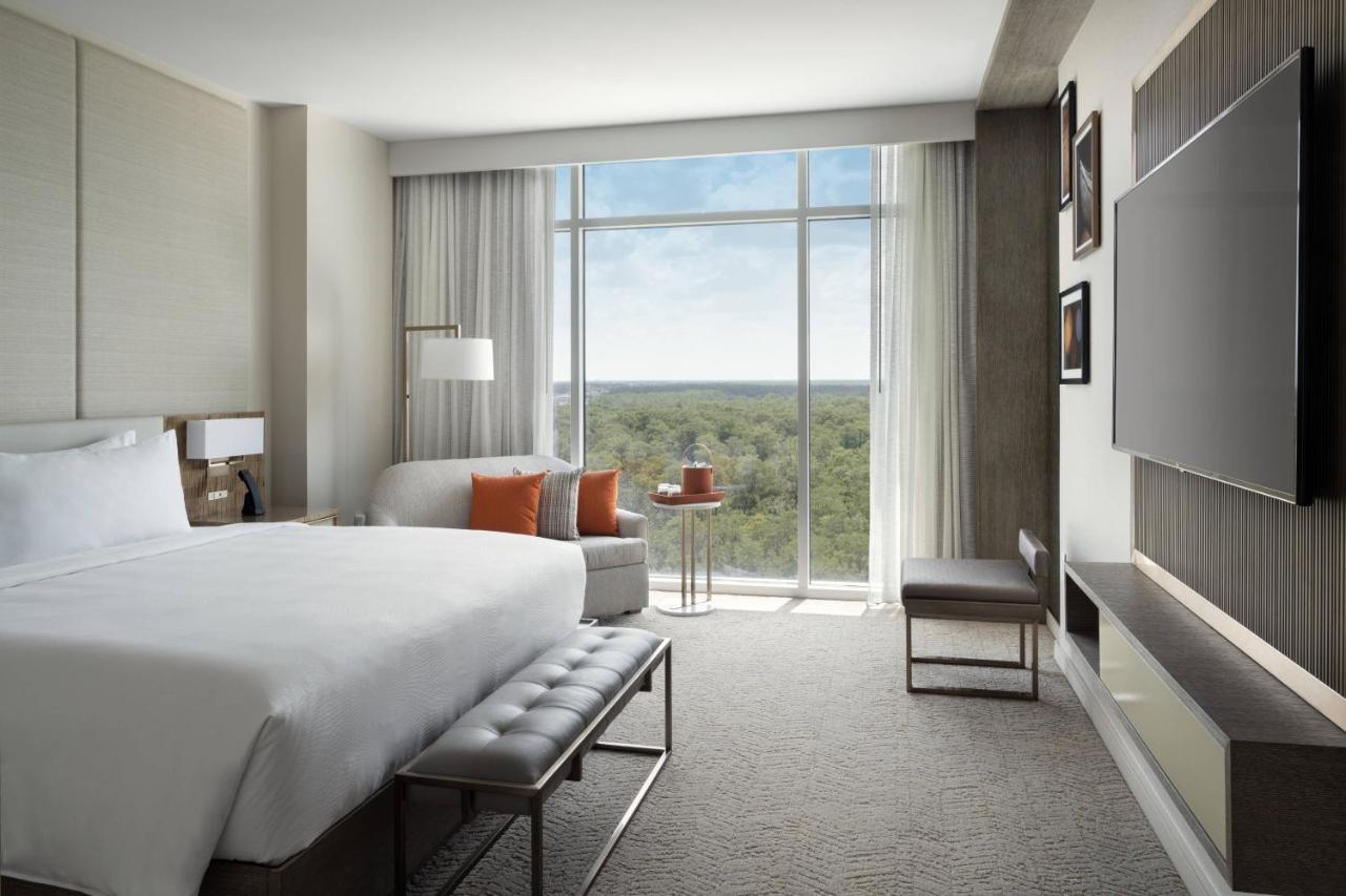 Corner Room, Guest room, 1 King, Sofa bed, City view