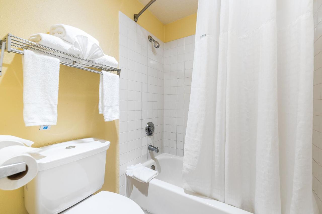 Deluxe Double Room with Two Double Beds - Non-Smoking