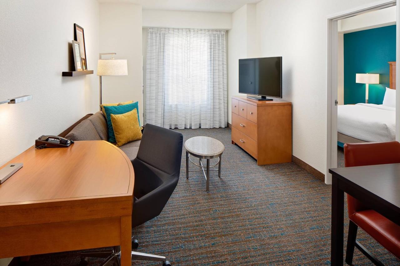 One-Bedroom King Suite with Sofa Bed - Non-Smoking