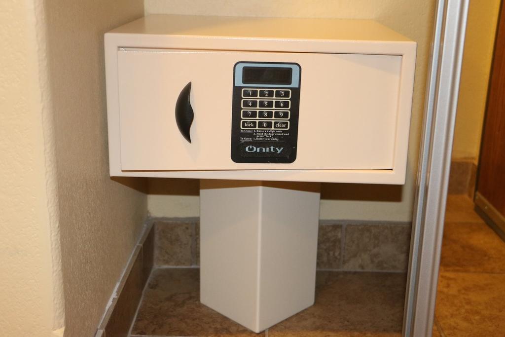 King Room with Mobility/Hearing Access and Bathtub with Grab Bars, Non-Smoking