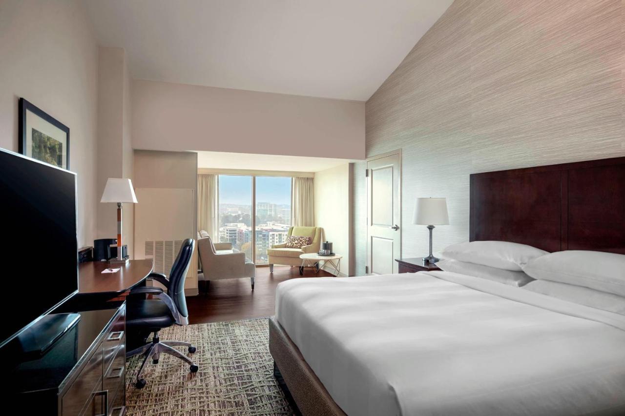 1 King Bed, Guest Room