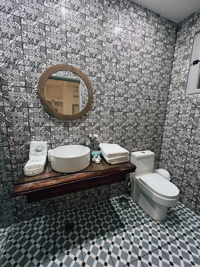 Habitación con cama grande