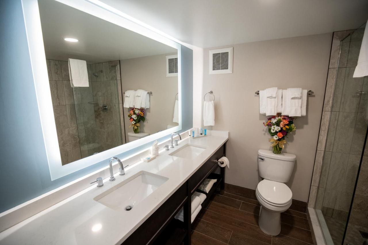 Premium Mountain View with Two Queen Beds