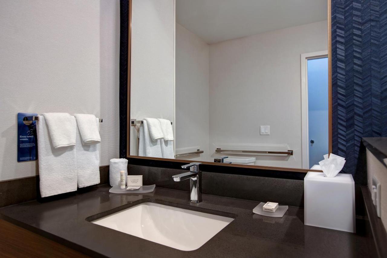 Suite, 2 Queen, Sofa bed