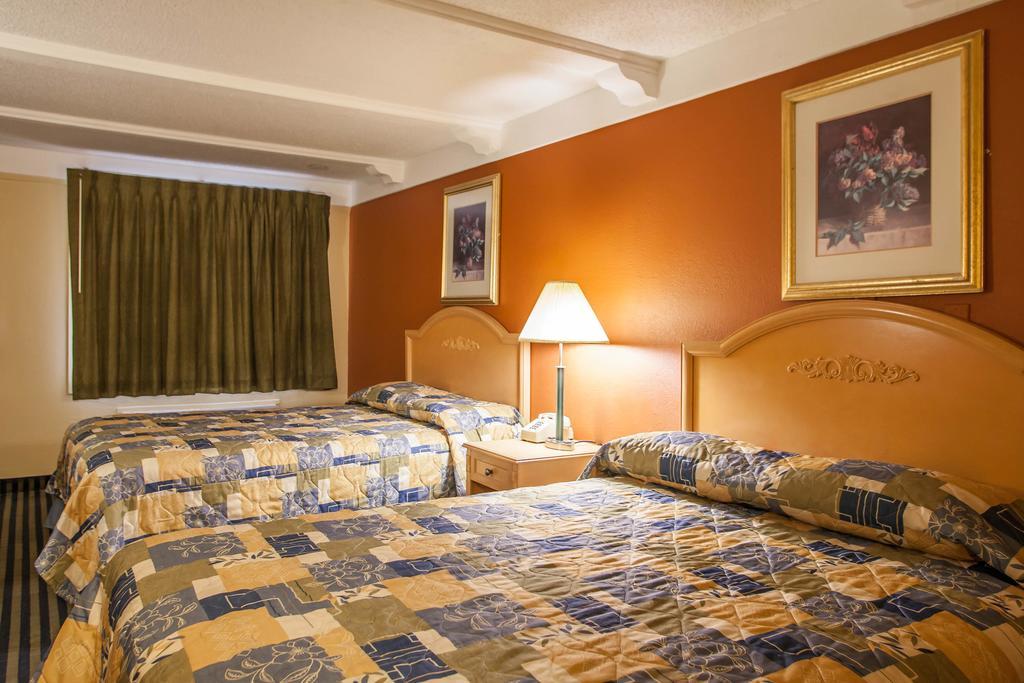 Queen Room with Two Queen Beds - Accessible/Non-Smoking