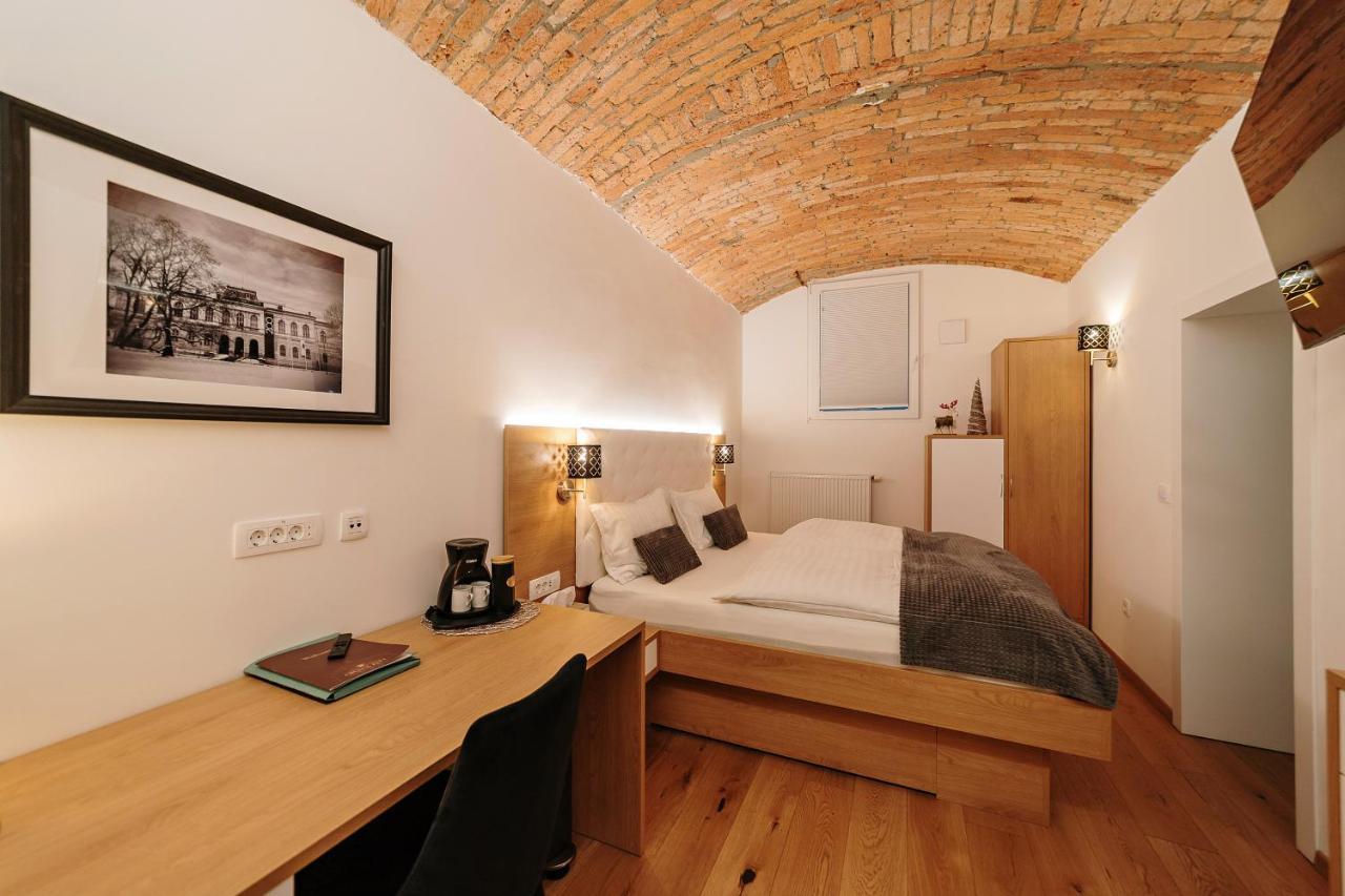 Superior Double Room - Basement