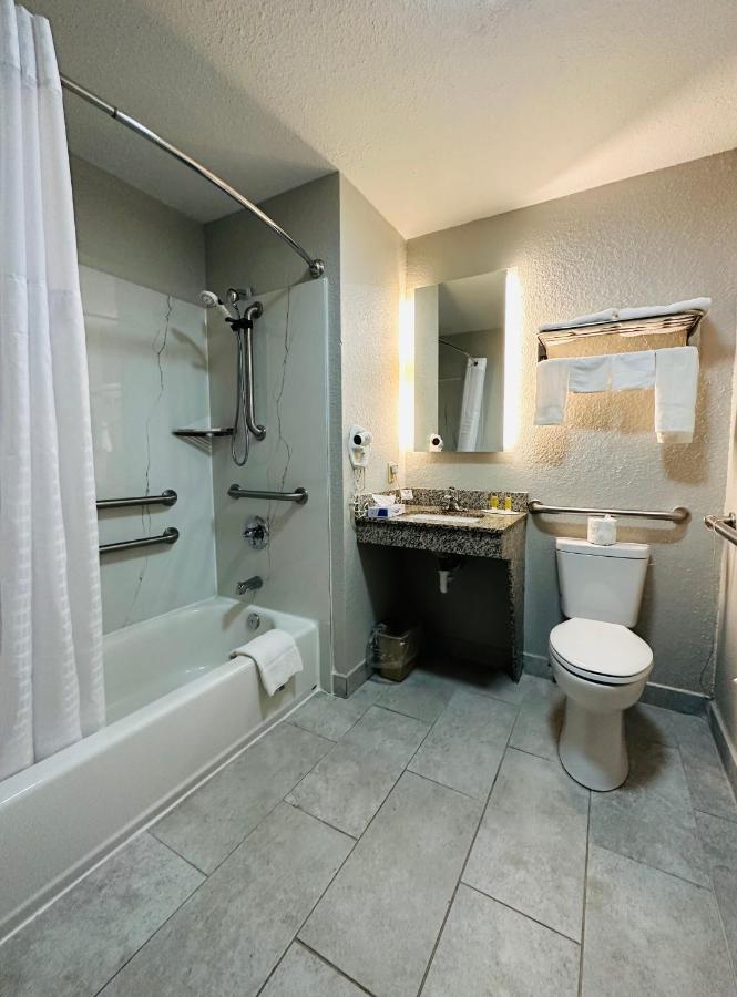 Queen Room with Two Queen Beds - Mobility Access/Non-Smoking