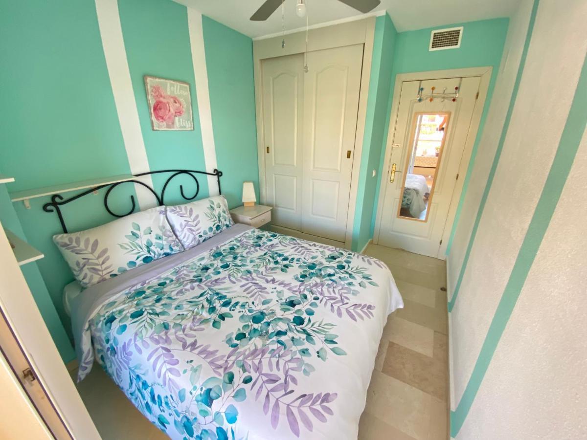 Zimmer mit Queensize-Bett und Balkon
