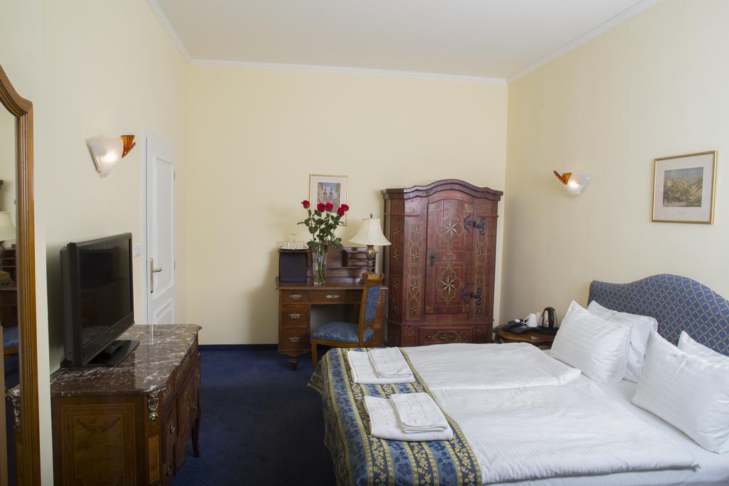Doppel- oder Zweibettzimmer