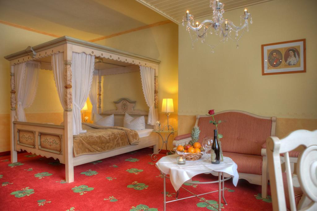 Executive Suite,136884246:JPEG