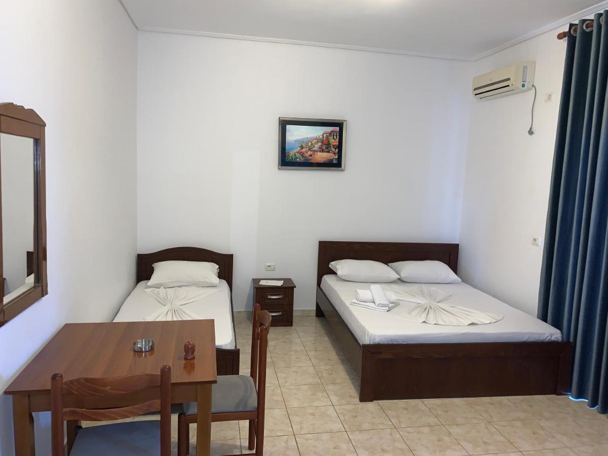 Dreibettzimmer mit Balkon