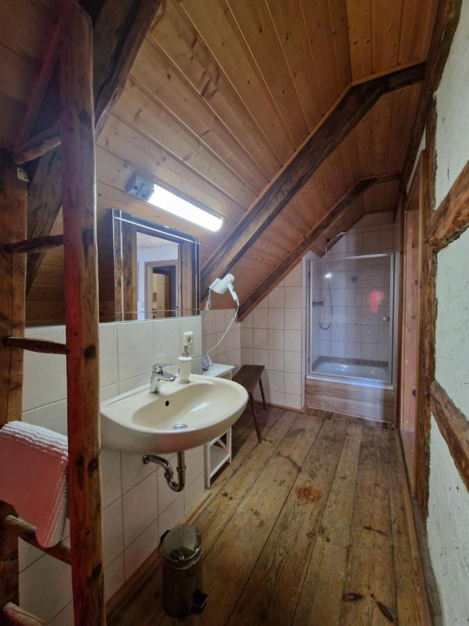 Standard Zimmer mit Kingsize-Bett