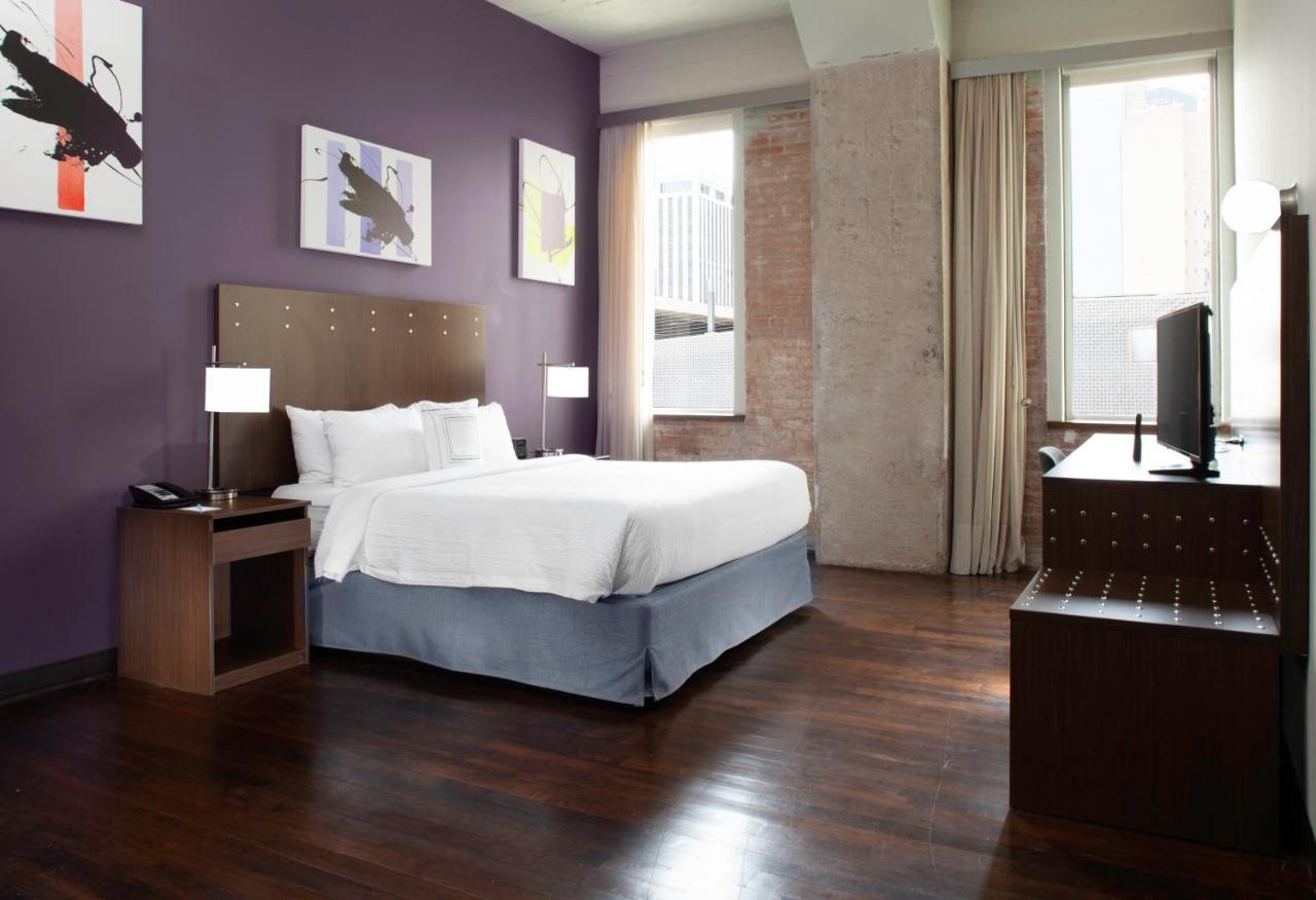 King Room with Roll-In Shower - Disability Access