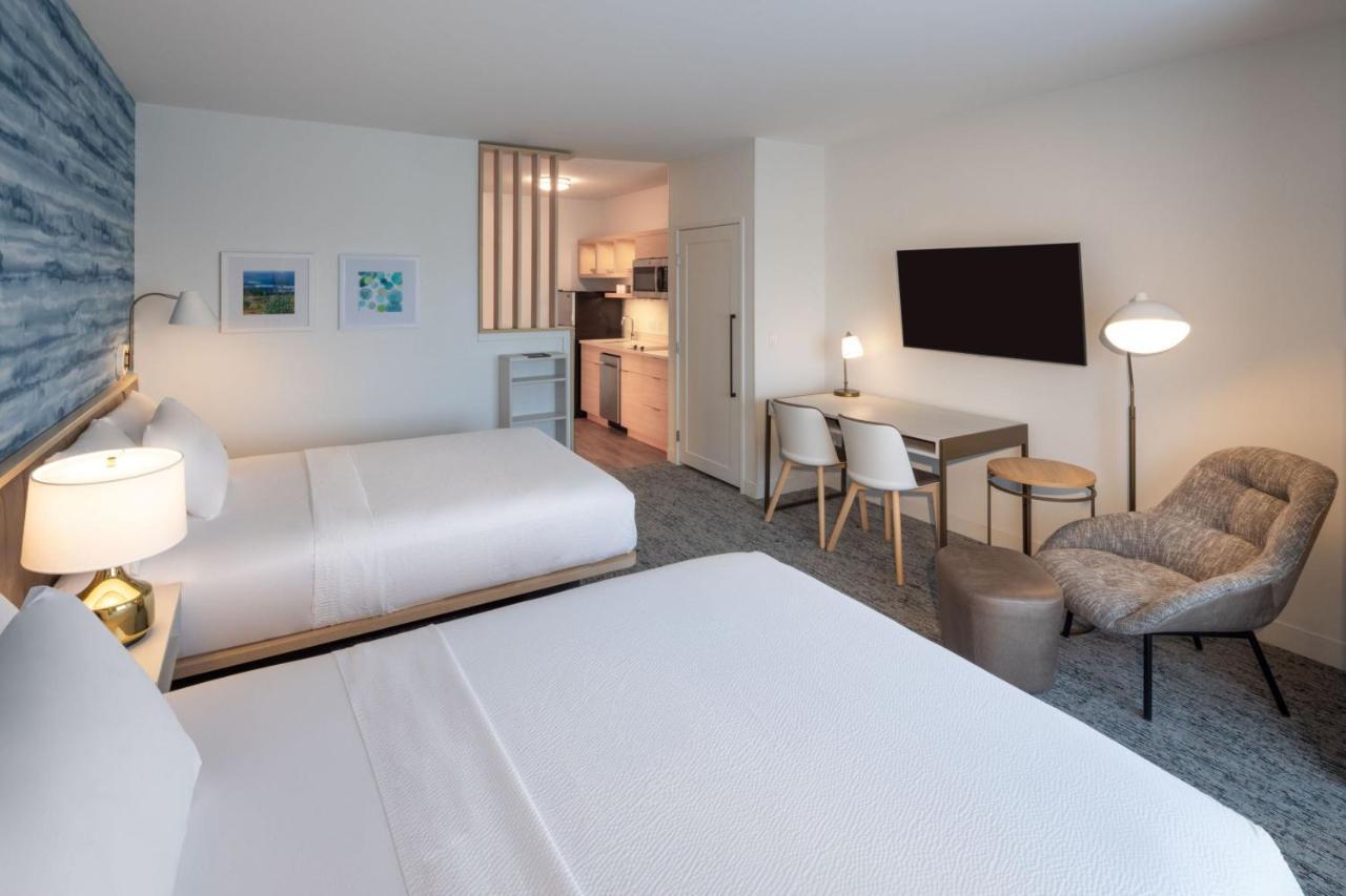 Studio with Two Queen Beds and City View - Hearing Accessible