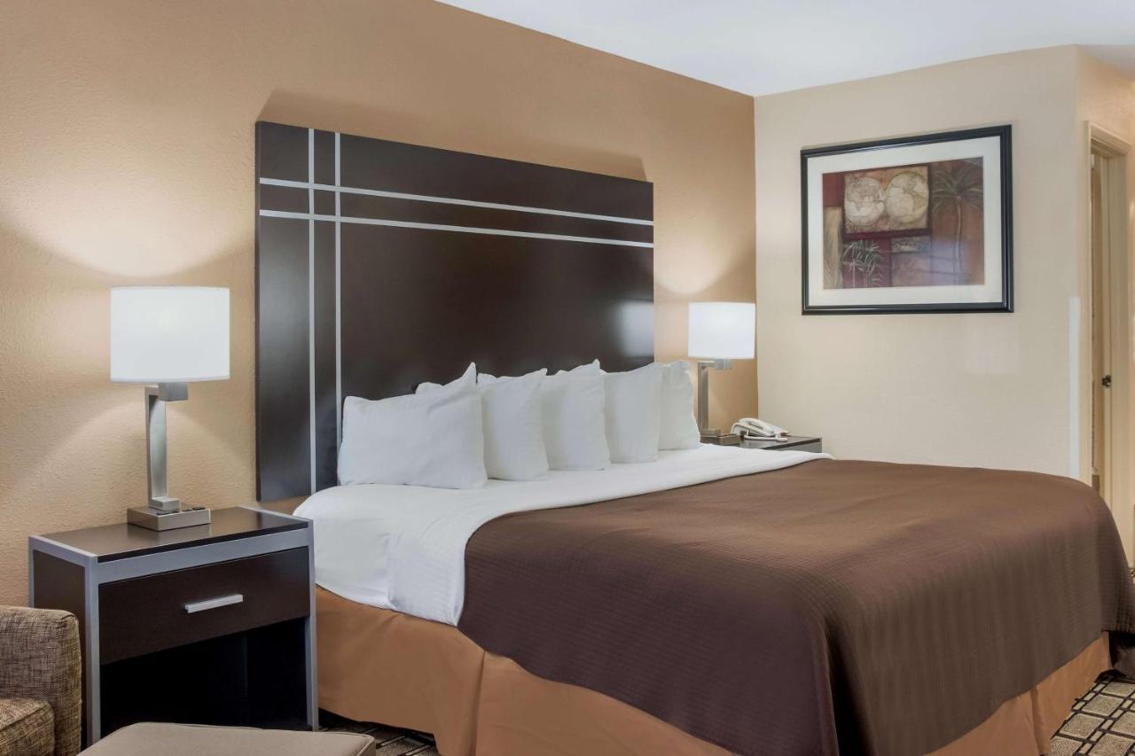 King Room with Jetted Tub