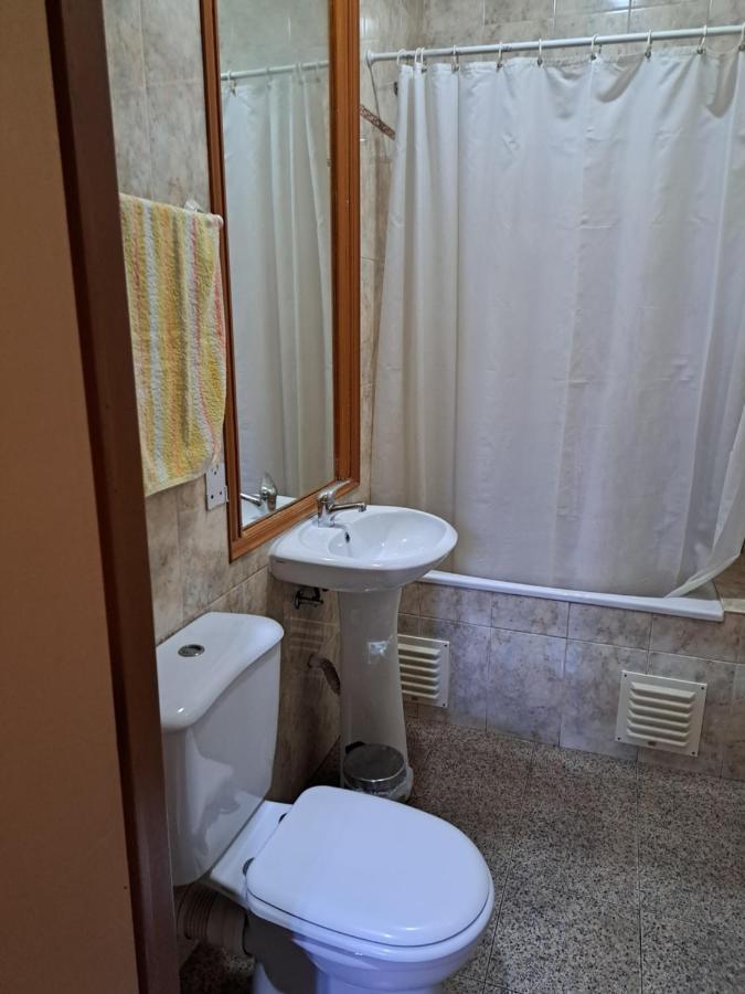 Chambre Lits Jumeaux avec Salle de Bains Commune