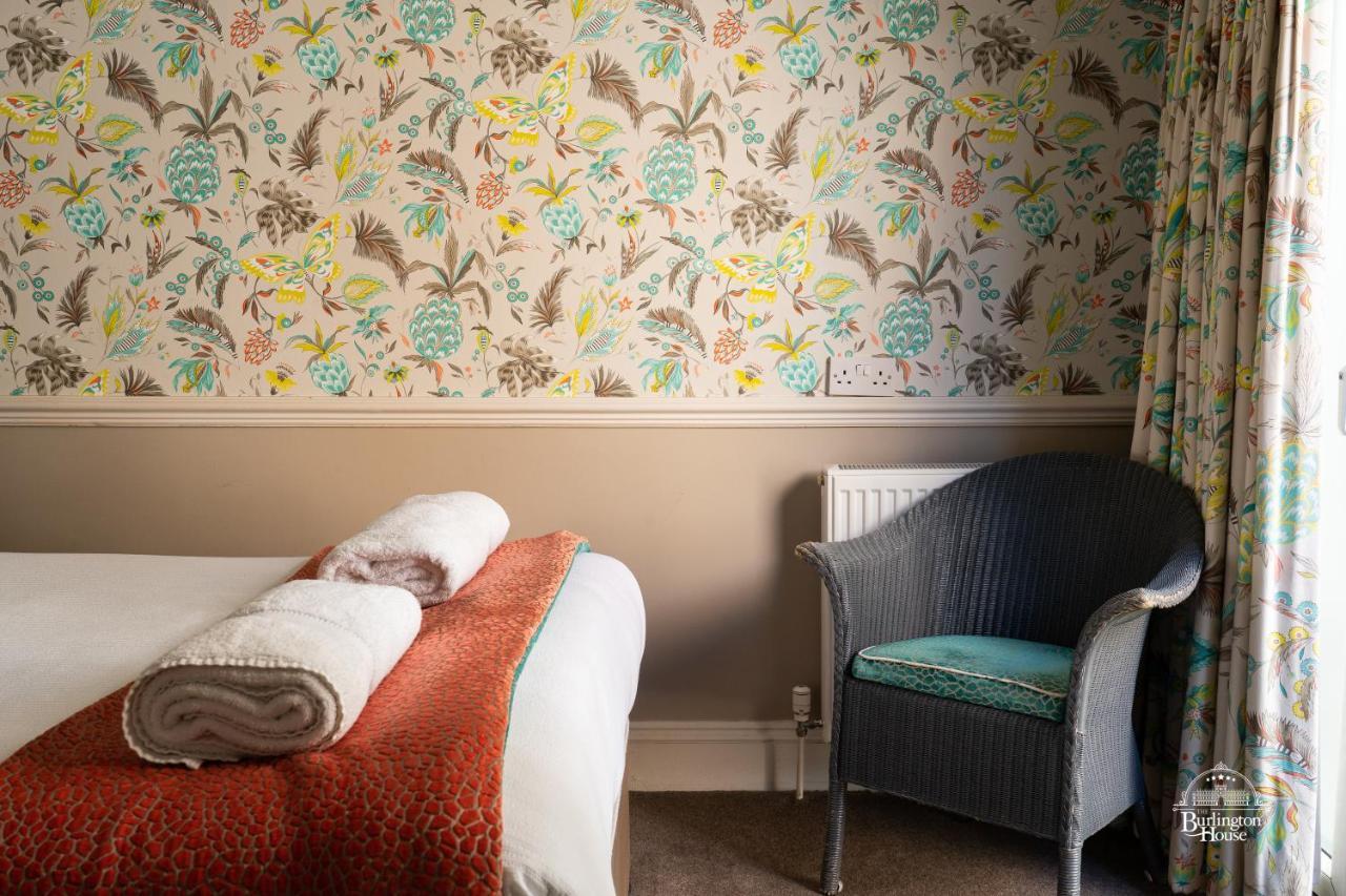 Kleine Tweepersoonskamer met Eigen Badkamer