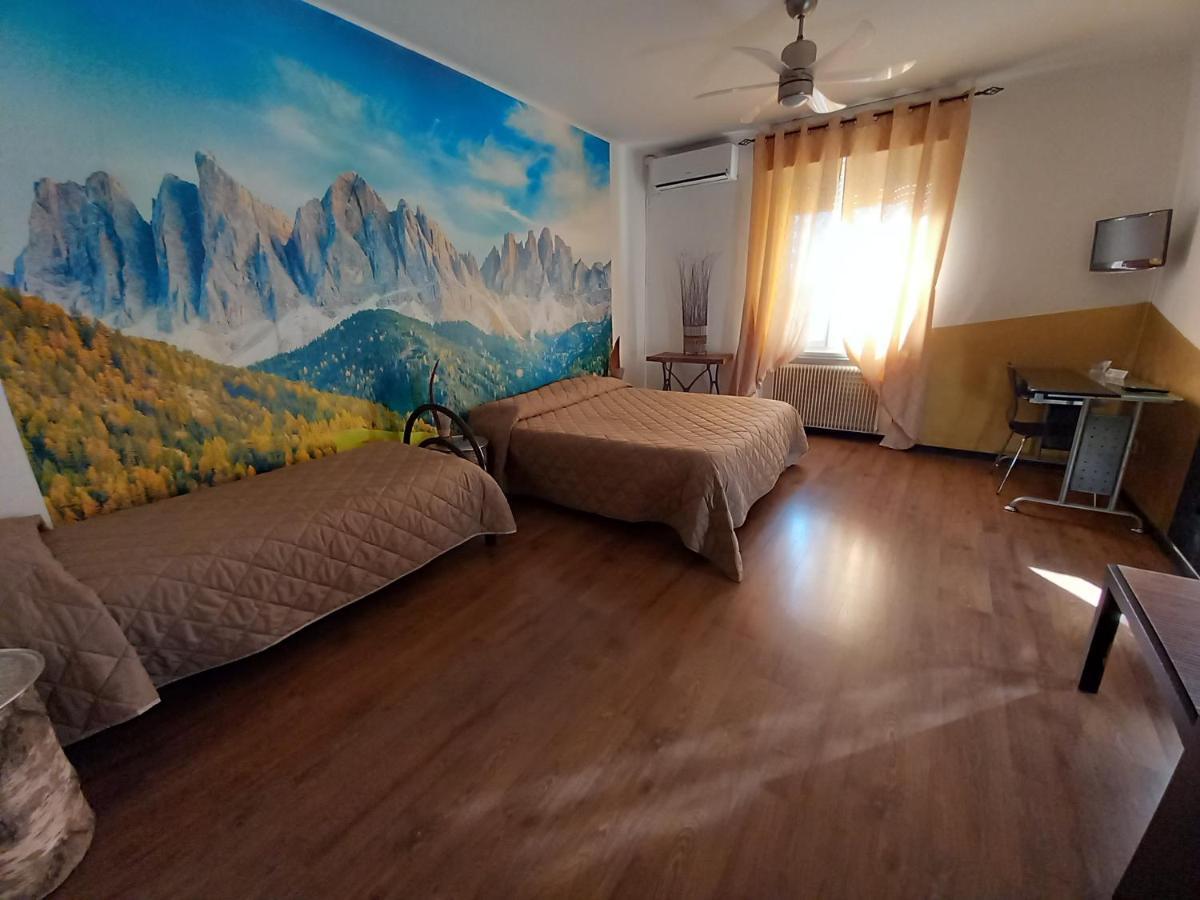 Camera Matrimoniale/Doppia con Letti Singoli con Bagno Privato Esterno