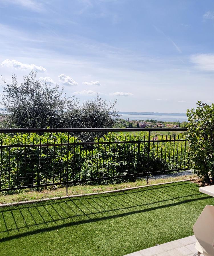 Standard Doppelzimmer mit Balkon und Seeblick