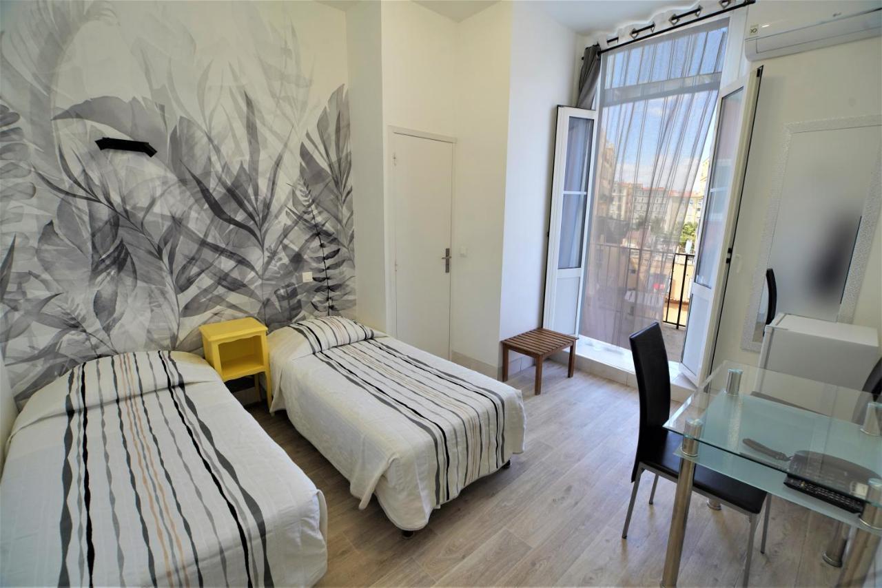 Quarto Twin com Varanda e Vista Pátio