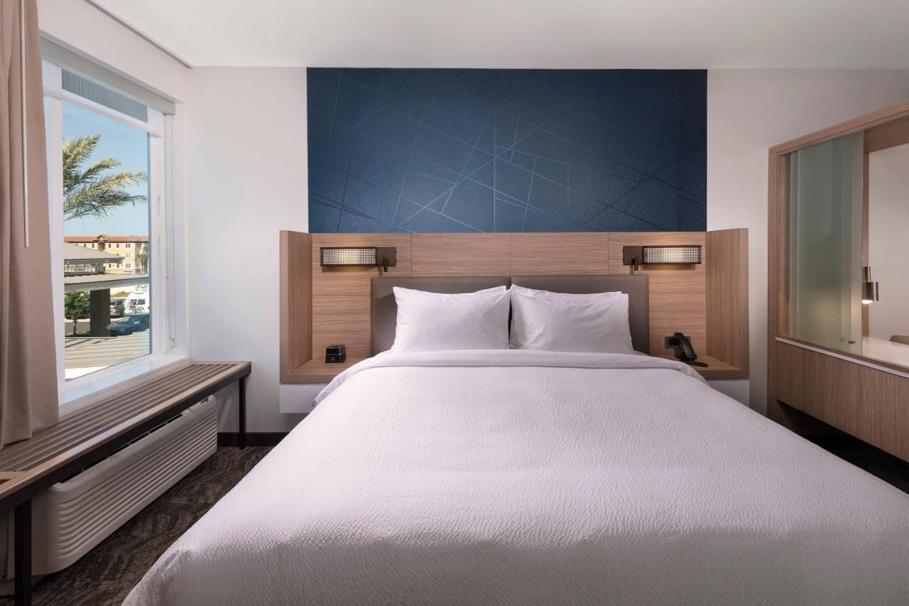 Studio with King Bed, Balcony and Sofa Bed