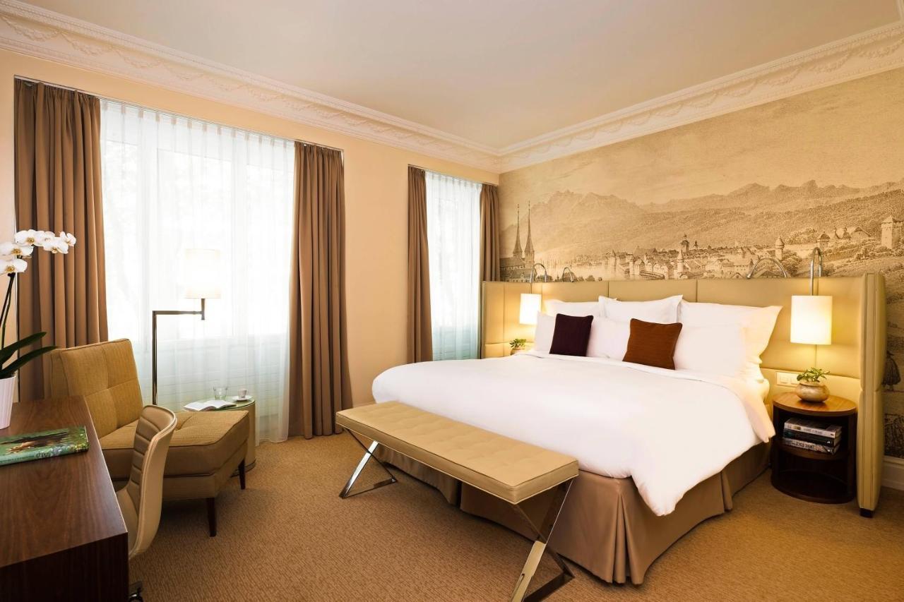 Deluxe room, Larger Guest room, 1 King